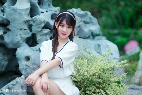 深夜美食探秘：人气小吃一网打尽